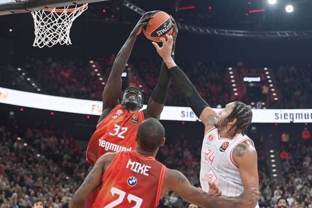Wenyen GABRIEL FCB , action,duel against Ish WAINRIGHT Hapoel Basketball Euro League,season 2025 2026, FC Bayern Muenchen Hapoel Te Aviv on 23 12 2025, S A P G A R D EN