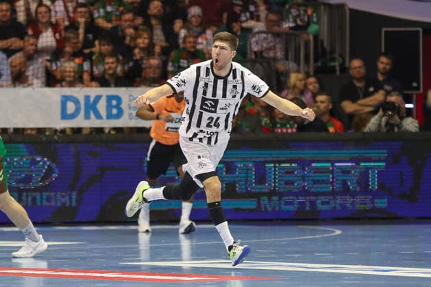 23 12 2025, xgox, Handball Daikin HBL SC Magdeburg THW Kiel emspor, v l Lukas Zerbe Kiel, 24 Jubel, Torjubel, jubelt ueber das Tor, celebrate the goal, celebration Magdeburg
