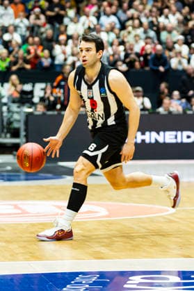 23 12 2025, xomx, Basketball EuroCup, Niners Chemnitz Besiktas JK Istanbul v l BERK UGURLU Besiktas GAIN Istanbul on the ball Single image, clipping, Chemnitz