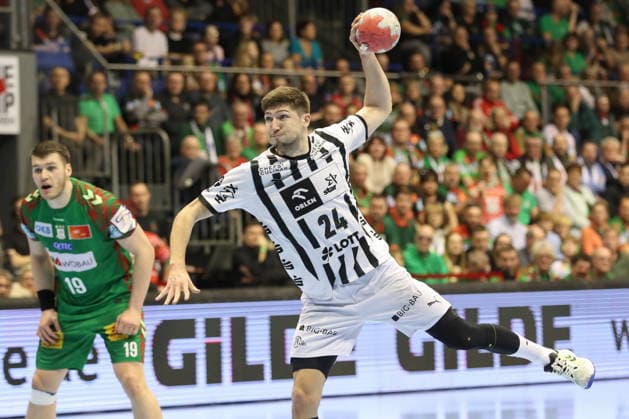 23 12 2025, xtgx, SC Magdeburg THW Kiel v l Lukas Zerbe Kiel, 24 throws goal, Torschuetze, erzielt Tor, Treffer, scores the goal Siebenmeter Magdeburg