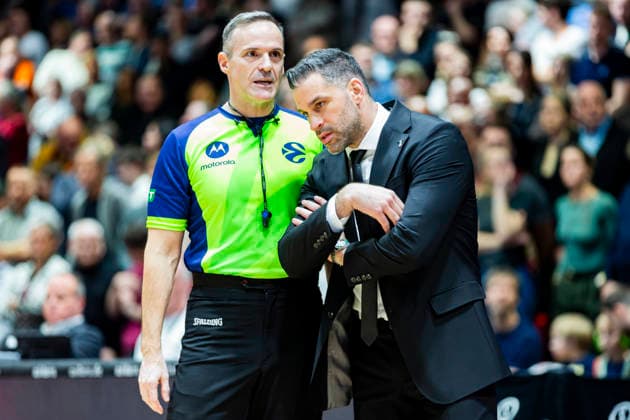 23 12 2025, xomx, Basketball EuroCup, Niners Chemnitz Besiktas JK Istanbul v l DUSAN ALIMPIJEVIC Besiktas GAIN Istanbul Coach Headcoach Chemnitz