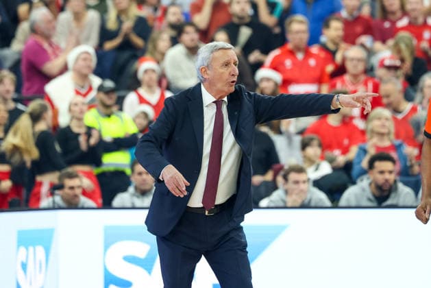Svetislav Pesic FC Bayern Basketball, Head Coach gesticulates, GER, FC Bayern Basketball vs Hapoel Tel Aviv, Basketball, Euroleague, Matchday 18, Season 2025 2026, 23 12 2025, GER, FC Bayern Basketball vs Hapoel Tel Aviv, Basketball, Euroleague, Matchday 18, Season 2025 2026, 23 12 2025 Munich Copyright: xEibner-Pressefoto JennixMaulx EP_JML