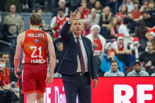 Svetislav Pesic FC Bayern Basketball, Head Coach gesticulates, GER, FC Bayern Basketball vs Hapoel Tel Aviv, Basketball, Euroleague, Matchday 18, Season 2025 2026, 23 12 2025, GER, FC Bayern Basketball vs Hapoel Tel Aviv, Basketball, Euroleague, Matchday 18, Season 2025 2026, 23 12 2025 Munich Copyright: xEibner-Pressefoto JennixMaulx EP_JML