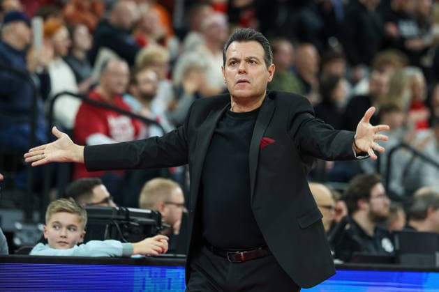Dimitris Itoudis Hapoel IBI Tel Aviv, Head Coach gestures, GER, FC Bayern Basketball vs Hapoel Tel Aviv, Basketball, Euroleague, Matchday 18, Season 2025 2026, 23 12 2025, GER, FC Bayern Basketball vs Hapoel Tel Aviv, Basketball, Euroleague, Matchday 18, Season 2025 2026, 23 12 2025 Munich Copyright: xEibner-Pressefoto JennixMaulx EP_JML