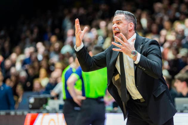 23 12 2025, xomx, Basketball EuroCup, Niners Chemnitz Besiktas JK Istanbul v l DUSAN ALIMPIJEVIC Besiktas GAIN Istanbul Coach Headcoach Portrait, Portraet, Chemnitz