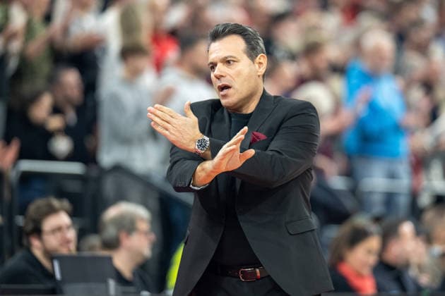 Head Coach Dimitris Itoudis Hapoel IBI Tel Aviv , FC Bayern Basketball vs Hapoel IBI Tel Aviv, EuroLeague 18 Matchday, 23 12 2025 Munich Bavaria Germany Copyright: xkolbert-press UlrichxGamelx