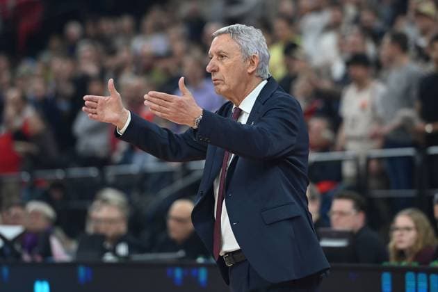 Coach Svetislav PESIC FCB , gestures,gives instructions, single image,cropped single motif,half figure,half figure Basketball Euro League,season 2025 2026, FC Bayern Muenchen Hapoel Te Aviv on 23 12 2025, S A P G A R D EN