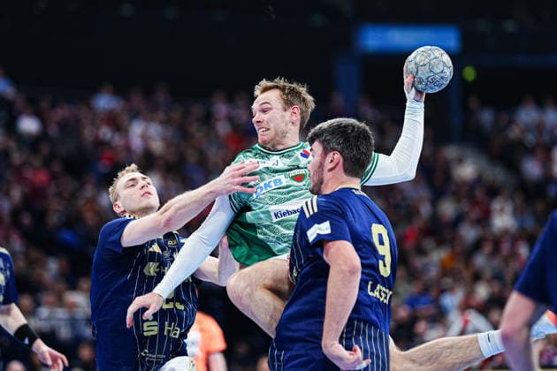 Throw Goal Mathias Gidsel Fuechse Berlin, 19 GER, Handball Sport Verein Hamburg vs Fuechse Berlin, Handball, 1 Bundesliga, Matchday 24, Season 2025 2026, 23 12 2025 GER, Handball Sport Verein Hamburg vs Fuechse Berlin, Handball, 1 Bundesliga, Matchday 24, Season 2025 2026, 23 12 2025 Hamburg Copyright: xEibner-Pressefoto MarcelxvonxFehrnx EP_MFN