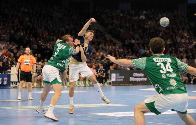 Photo Nicolaj Jorgensen HSV throws against Max DARJ Füchse , left Handball Men 1 Bundesliga on Tue 23 12 2025 HSV Handball Füchse Berlin