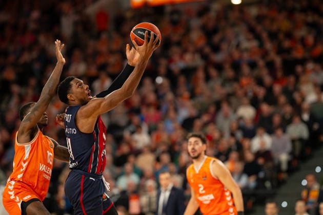 EuroLeague Round 18 Trent Forrest Kosner Baskonia Vitoria Gasteiz seen in action during the EuroLeague Round 18 match between Valencia Basket and Kosner Baskonia Vitoria Gasteiz at Roig Arena, (Valencia ) on December 23, 2025. Copyright: xVicentexVidalxFernandezx