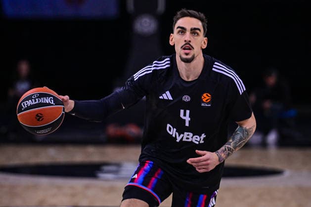 BASKET : Paris Basket vs Etoile Rouge Belgrade - Euroleague - 23 12 2025 CAVALIERE LEOPOLD ( 4 - Paris Basket ) warms up prior to the Euroleague match between Paris Basketball and Crvena Zvezda Meridianbet Belgrade at Accor Arena on December 23, 2025 in Paris, France. ( Photo by Federico Pestellini PSNewz ) - ParisFrance  Copyright: xFedericoxPestellinix