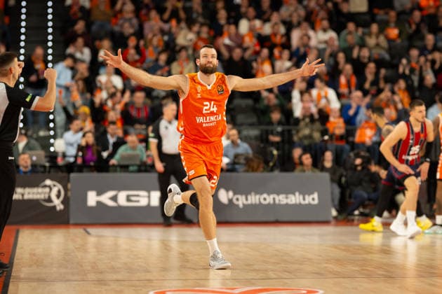EuroLeague Round 18 Matt Costello of Valencia Basket seen in action during the EuroLeague Round 18 match between Valencia Basket and Kosner Baskonia Vitoria Gasteiz at Roig Arena, (Valencia ) on December 23, 2025. Copyright: xVicentexVidalxFernandezx