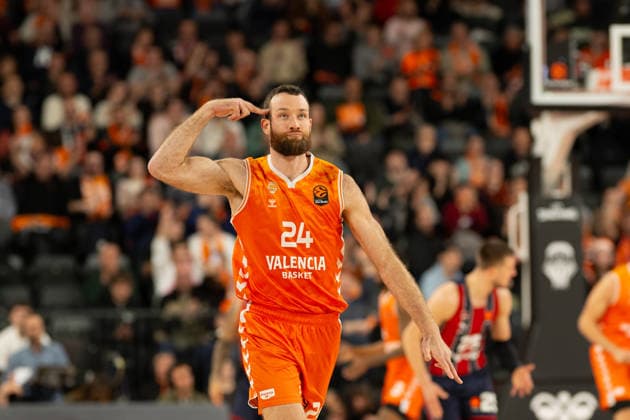 EuroLeague Round 18 Matt Costello of Valencia Basket seen in action during the EuroLeague Round 18 match between Valencia Basket and Kosner Baskonia Vitoria Gasteiz at Roig Arena, (Valencia ) on December 23, 2025. Copyright: xVicentexVidalxFernandezx