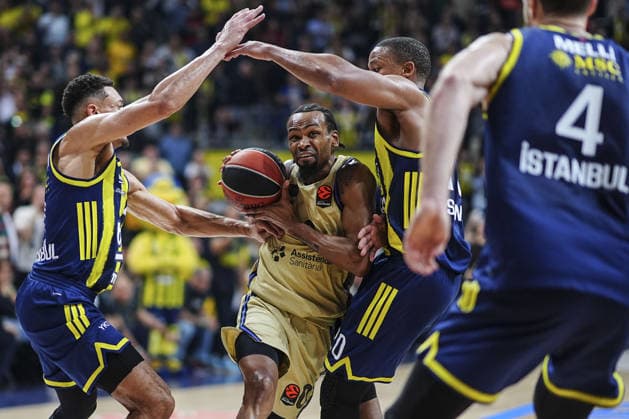 Fenerbahce Beko v Barcelona - EuroLeague ISTANBUL, TURKIYE - DECEMBER 23: Kevin Punter of Barcelona in action during EuroLeague week 18 basketball match between Fenerbahce Beko and Barcelona at Ulker Sports and Event Hall in Istanbul, Turkiye on December 23, 2025. Agit Erdi Ulukaya Anadolu Istanbul Turkey. Editorial use only. Please get in touch for any other usage.  Copyright: x2025xAnadoluxAgitxErdixUlukayax