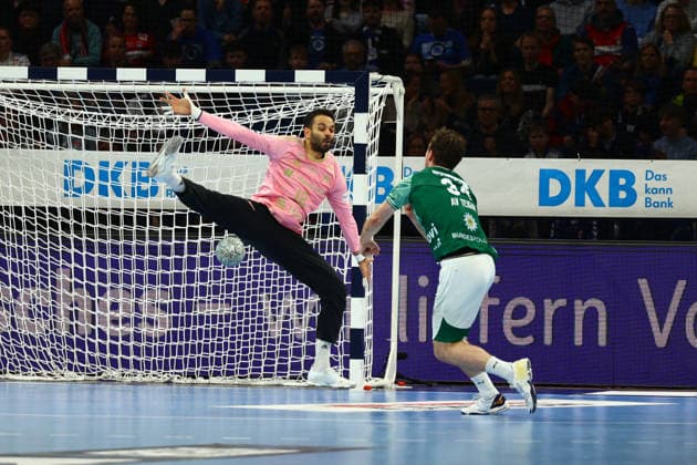 Handball I Men I Season 2025 2026 I Bundesliga I 24 Matchday I HSV Hamburg Füchse Berlin I 23 12 2025 Mohamed Essam Moustafa El Tayar 12, HSV Hamburg Hakun West av Teigum 34, Füchse Berlin Hamburg Barclaycard Arena Hamburg Germany Copyright: xLobeca RalfxHomburgx