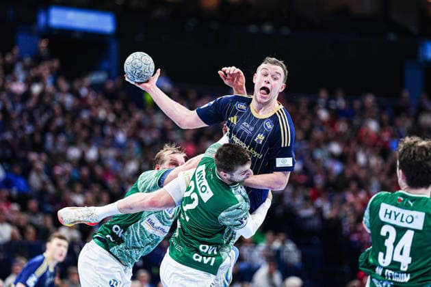Max Darj (Fuechse Berlin, 05), Moritz Sauter (Handball Verein Hamburg, 33), Nejc Cehte (Fuechse Berlin, 22) GER, Handball Sport Verein Hamburg vs. Fuechse Berlin, Handball, 1. Bundesliga, Spieltag 24, Saison 2025 2026, 23.12.2025 GER, Handball Sport Verein Hamburg vs. Fuechse Berlin, Handball, 1. Bundesliga, Spieltag 24, Saison 2025 2026, 23.12.2025 Hamburg Copyright: xEibner-Pressefoto MarcelxvonxFehrnx EP_MFN