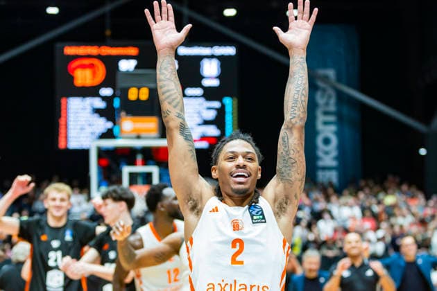 23 12 2025, xomx, Basketball EuroCup, Niners Chemnitz Besiktas JK Istanbul v l The game is over cheers score 97 95 Nike Sibande Niners Chemnitz Chemnitz