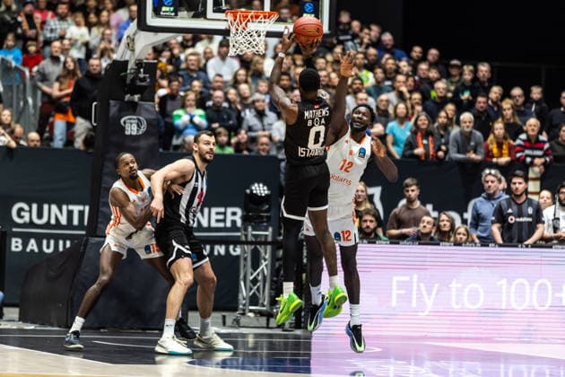 GER, BKT EuroCup, Season 2025 2026, Niners Chemnitz Besiktas GAIN Istanbul 23 12 2025, Fair, Chemnitz, GER, BKT EuroCup, Season 2025 2026, Niners Chemnitz Besiktas GAIN Istanbul Jonah Mathews Besiktas GAIN Istanbul 0 , Amadou Sow Niners Chemnitz, 12 Photo Alexander Trienitz Chemnitz Fair Saxony Germany