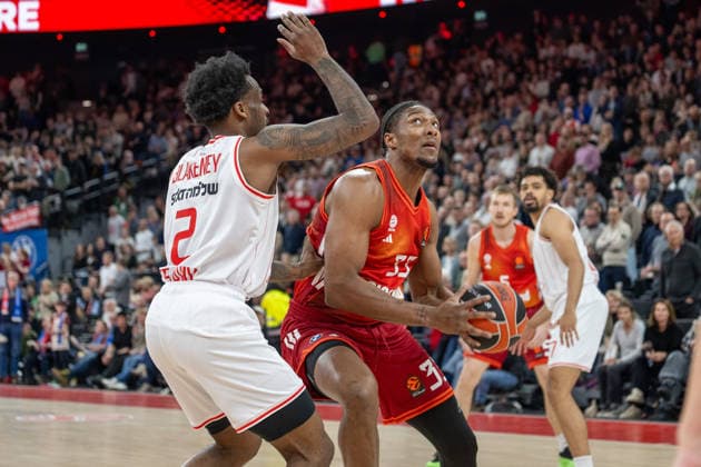 Antonio Blakeney 2 Hapoel IBI Tel Aviv , David Mccormack 33 FC Bayern Basketball , FC Bayern Basketball vs Hapoel IBI Tel Aviv, EuroLeague 18 Matchday, 23 12 2025 Munich Bavaria Germany Copyright: xkolbert-press UlrichxGamelx