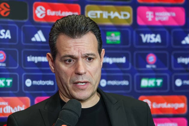 Dimitris Itoudis (Hapoel IBI Tel Aviv, Cheftrainer) beim Interview nach dem Spiel, GER, FC Bayern Basketball vs. Hapoel Tel Aviv, Basketball, Euroleague, 18. Spieltag, Saison 2025 2026, 23.12.2025, GER, FC Bayern Basketball vs. Hapoel Tel Aviv, Basketball, Euroleague, 18. Spieltag, Saison 2025 2026, 23.12.2025 Muenchen Copyright: xEibner-Pressefoto JennixMaulx EP_JML