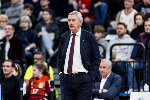 MUNICH, GERMANY - DECEMBER 23: Svetislav Pesic (Headcoach FC Bayern Muenchen) during the Turkish Airlines EuroLeague match between FC Bayern Muenchen vs. Hapoel IBI Tel Aviv at SAP Garden on round 18 of Turkish Airlines EuroLeague on December 23, 2025 in Munich, Germany. Bavaria Germany Copyright: xSteffiexWunderlx