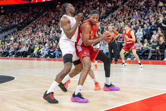 Tai Odiase 21 Hapoel IBI Tel Aviv , David Mccormack 33 FC Bayern Basketball , FC Bayern Basketball vs Hapoel IBI Tel Aviv, EuroLeague 18 Matchday, 23 12 2025 Munich Bavaria Germany Copyright: xkolbert-press UlrichxGamelx