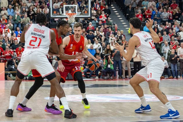 Andreas Obst 13 (FC Bayern Basketball), FC Bayern Basketball vs. Hapoel IBI Tel Aviv, EuroLeague 18. Spieltag, 23.12.2025 Muenchen Bayern Deutschland Copyright: xkolbert-press UlrichxGamelx