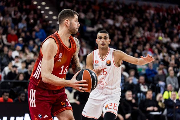 MUNICH, GERMANY - DECEMBER 23: Stefan Jovic (FC Bayern Muenchen, 16) controls the ball against Yam Madar (Hapoel IBI Tel Aviv, 26) during the Turkish Airlines EuroLeague match between FC Bayern Muenchen vs. Hapoel IBI Tel Aviv at SAP Garden on round 18 of Turkish Airlines EuroLeague on December 23, 2025 in Munich, Germany. Bavaria Germany Copyright: xSteffiexWunderlx