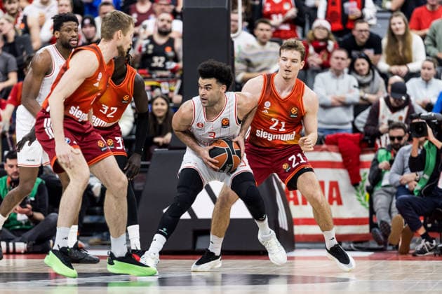 MUNICH, GERMANY - DECEMBER 23: Elijah Bryant (Hapoel IBI Tel Aviv, 3) controls the ball against Justus Hollatz (FC Bayern Muenchen, 21) during the Turkish Airlines EuroLeague match between FC Bayern Muenchen vs. Hapoel IBI Tel Aviv at SAP Garden on round 18 of Turkish Airlines EuroLeague on December 23, 2025 in Munich, Germany. Bavaria Germany Copyright: xSteffiexWunderlx