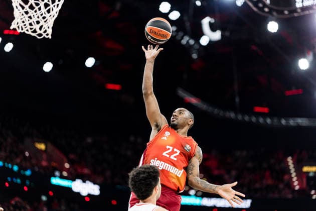 MUNICH, GERMANY - DECEMBER 23: Isiaha Mike (FC Bayern Muenchen, 22) shoots the ball during the Turkish Airlines EuroLeague match between FC Bayern Muenchen vs. Hapoel IBI Tel Aviv at SAP Garden on round 18 of Turkish Airlines EuroLeague on December 23, 2025 in Munich, Germany. Bavaria Germany Copyright: xSteffiexWunderlx