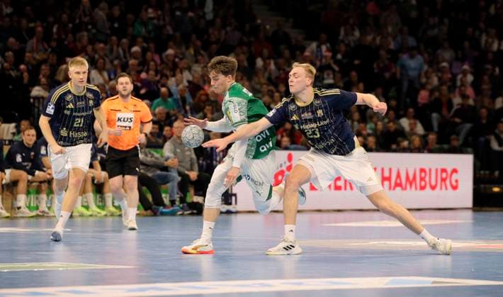 Photo Nils Lichtlein Füchse against Einar OLAFSSON right Handball Men 1 Bundesliga on Tue 23 12 2025 HSV Handball Füchse Berlin