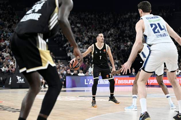 Asvel-Anadolu Efes Istanbul. Euroligue. 23 décembre 2025 PHOTOPQR LE PROGRES Joël PHILIPPON - Décines-Charpieu 23 12 2025 - Asvel-Anadolu Efes Istanbul. Euroligue. 23 décembre 2025 -Thomas Heurtel. Asvel-Anadolu Efes Istanbul. Basket Euroleague Asvel (Lyon Villeurbanne) vs Istanbul Décines-Charpieu Rhône Rhône-Alpes France  Copyright: xPHOTOPQR LExPROGRES MAXPPPxJoëlxPHILIPPONx 20251223LPL5426 20251223LPL5426