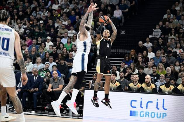 Asvel-Anadolu Efes Istanbul. Euroligue. 23 décembre 2025 PHOTOPQR LE PROGRES Joël PHILIPPON - Décines-Charpieu 23 12 2025 - Asvel-Anadolu Efes Istanbul. Euroligue. 23 décembre 2025 -Edwin Jackson. Asvel-Anadolu Efes Istanbul. Basket Euroleague Asvel (Lyon Villeurbanne) vs Istanbul Décines-Charpieu Rhône Rhône-Alpes France  Copyright: xPHOTOPQR LExPROGRES MAXPPPxJoëlxPHILIPPONx 20251223LPL5427 20251223LPL5427