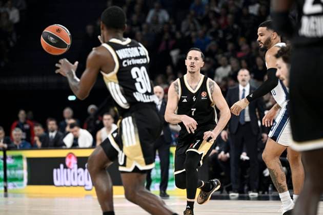 Asvel-Anadolu Efes Istanbul. Euroligue. 23 décembre 2025 PHOTOPQR LE PROGRES Joël PHILIPPON - Décines-Charpieu 23 12 2025 - Asvel-Anadolu Efes Istanbul. Euroligue. 23 décembre 2025 -Thomas Heurtel. Asvel-Anadolu Efes Istanbul. Basket Euroleague Asvel (Lyon Villeurbanne) vs Istanbul Décines-Charpieu Rhône Rhône-Alpes France  Copyright: xPHOTOPQR LExPROGRES MAXPPPxJoëlxPHILIPPONx 20251223LPL5439 20251223LPL5439