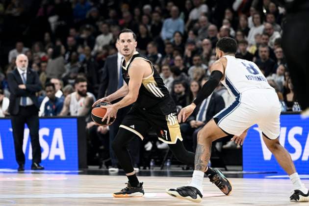 Asvel-Anadolu Efes Istanbul. Euroligue. 23 décembre 2025 PHOTOPQR LE PROGRES Joël PHILIPPON - Décines-Charpieu 23 12 2025 - Asvel-Anadolu Efes Istanbul. Euroligue. 23 décembre 2025 -Thomas Heurtel. Asvel-Anadolu Efes Istanbul. Basket Euroleague Asvel (Lyon Villeurbanne) vs Istanbul Décines-Charpieu Rhône Rhône-Alpes France  Copyright: xPHOTOPQR LExPROGRES MAXPPPxJoëlxPHILIPPONx 20251223LPL5440 20251223LPL5440