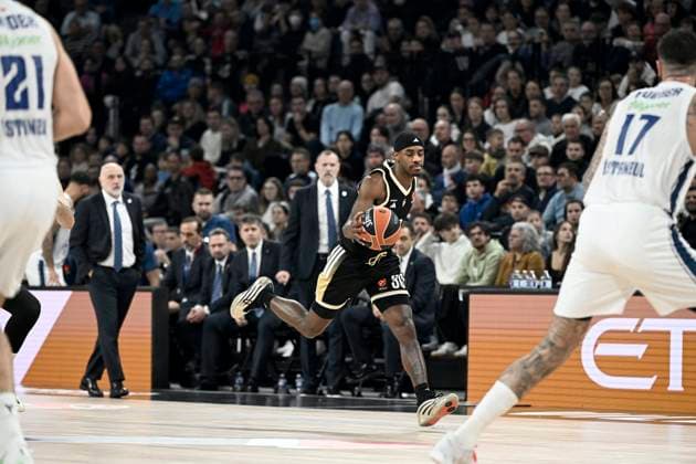Asvel-Anadolu Efes Istanbul. Euroligue. 23 décembre 2025 PHOTOPQR LE PROGRES Joël PHILIPPON - Décines-Charpieu 23 12 2025 - Asvel-Anadolu Efes Istanbul. Euroligue. 23 décembre 2025 -Glynn Watson. Asvel-Anadolu Efes Istanbul. Basket Euroleague Asvel (Lyon Villeurbanne) vs Istanbul Décines-Charpieu Rhône Rhône-Alpes France  Copyright: xPHOTOPQR LExPROGRES MAXPPPxJoëlxPHILIPPONx 20251223LPL5446 20251223LPL5446
