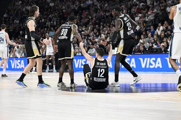 Asvel-Anadolu Efes Istanbul. Euroligue. 23 décembre 2025 PHOTOPQR LE PROGRES Joël PHILIPPON - Décines-Charpieu 23 12 2025 - Asvel-Anadolu Efes Istanbul. Euroligue. 23 décembre 2025 -Nando De Colo. Asvel-Anadolu Efes Istanbul. Basket Euroleague Asvel (Lyon Villeurbanne) vs Istanbul Décines-Charpieu Rhône Rhône-Alpes France  Copyright: xPHOTOPQR LExPROGRES MAXPPPxJoëlxPHILIPPONx 20251223LPL5448 20251223LPL5448