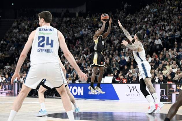 Asvel-Anadolu Efes Istanbul. Euroligue. 23 décembre 2025 PHOTOPQR LE PROGRES Joël PHILIPPON - Décines-Charpieu 23 12 2025 - Asvel-Anadolu Efes Istanbul. Euroligue. 23 décembre 2025 -Glynn Watson. Asvel-Anadolu Efes Istanbul. Basket Euroleague Asvel (Lyon Villeurbanne) vs Istanbul Décines-Charpieu Rhône Rhône-Alpes France  Copyright: xPHOTOPQR LExPROGRES MAXPPPxJoëlxPHILIPPONx 20251223LPL5449 20251223LPL5449
