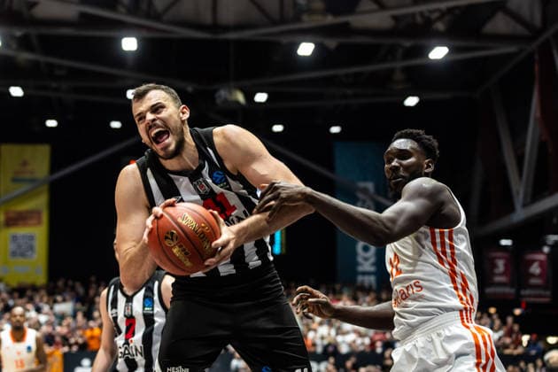 GER, BKT EuroCup, Season 2025 2026, Niners Chemnitz Besiktas GAIN Istanbul 23 12 2025, Fair, Chemnitz, GER, BKT EuroCup, Season 2025 2026, Niners Chemnitz Besiktas GAIN Istanbul Ante Zizic Besiktas GAIN Istanbul 41 , Amadou Sow Niners Chemnitz, 12 Photo Alexander Trienitz Chemnitz Fair Saxony Germany