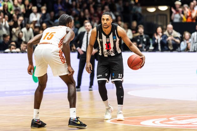 GER, BKT EuroCup, Season 2025 2026, Niners Chemnitz Besiktas GAIN Istanbul 23 12 2025, Messe, Chemnitz, GER, BKT EuroCup, Season 2025 2026, Niners Chemnitz Besiktas GAIN Istanbul Brynton Lemar Besiktas GAIN Istanbul 11 , Ty Brewer Niners Chemnitz, 15 Photo Alexander Trienitz Chemnitz Messe Sachsen Germany
