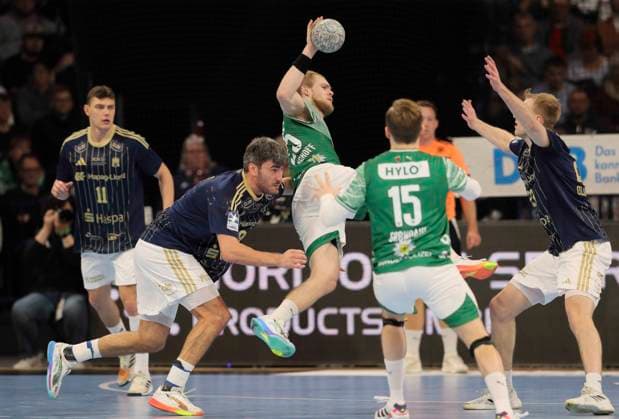 Photo Goal throw from Matthes Langhoff Füchse against Jacob Arenth LASSEN left and Einar OLAFSSON both HSV Handball Men 1 Bundesliga on Tue 23 12 2025 HSV Handball Füchse Berlin