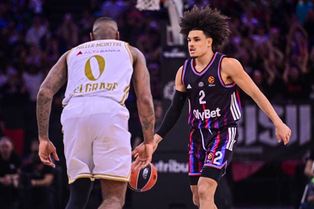 BASKET : Paris Basket vs Etoile Rouge Belgrade - Euroleague - 23 12 2025 Nadir Hifi ( 2 - Paris Basket ) and CODI MILLER MCINTYRE ( 0 - Crvena Zvezda Meridianbet Belgrade ) during the Euroleague match between Paris Basketball and Crvena Zvezda Meridianbet Belgrade at Accor Arena on December 23, 2025 in Paris, France. ( Photo by Federico Pestellini PSNewz ) - ParisFrance  Copyright: xFedericoxPestellinix