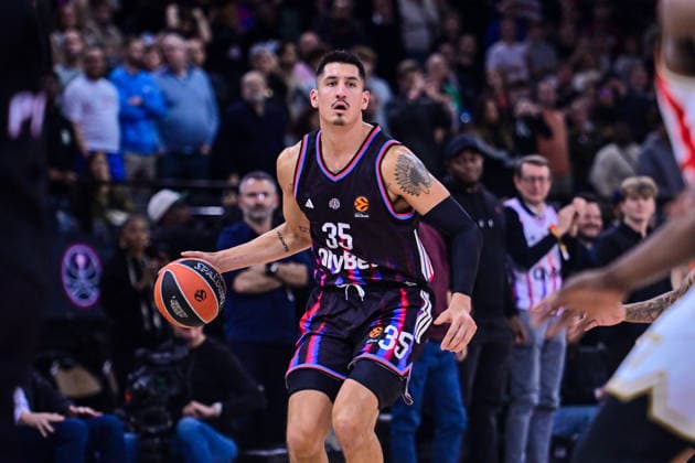 BASKET : Paris Basket vs Etoile Rouge Belgrade - Euroleague - 23 12 2025 DEREK WILLIS ( 35 - Paris Basket ) during the Euroleague match between Paris Basketball and Crvena Zvezda Meridianbet Belgrade at Accor Arena on December 23, 2025 in Paris, France. ( Photo by Federico Pestellini PSNewz ) - ParisFrance  Copyright: xFedericoxPestellinix