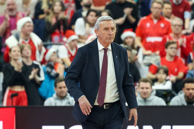 Svetislav Pesic FC Bayern Basketball, Head Coach , GER, FC Bayern Basketball vs Hapoel Tel Aviv, Basketball, Euroleague, Matchday 18, Season 2025 2026, 23 12 2025, GER, FC Bayern Basketball vs Hapoel Tel Aviv, Basketball, Euroleague, Matchday 18, Season 2025 2026, 23 12 2025 Munich Copyright: xEibner-Pressefoto JennixMaulx EP_JML