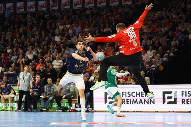 6 Elias Kofler Handball Sport Verein Hamburg , 96 Dejan Milosavljev Füchse Berlin Handball I Men I Bundesliga Daikin HBL I Season 2025 2026 I 24 Matchday I Handball Sport Verein Hamburg Füchse Berlin I 23 12 2025 I Barclays Arena