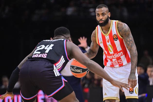 BASKET : Paris Basket vs Etoile Rouge Belgrade - Euroleague - 23 12 2025 CODI MILLER MCINTYRE ( 0 - Crvena Zvezda Meridianbet Belgrade ) and YAKUBA OUATTARA ( 24 - Paris Basket ) during the Euroleague match between Paris Basketball and Crvena Zvezda Meridianbet Belgrade at Accor Arena on December 23, 2025 in Paris, France. ( Photo by Federico Pestellini PSNewz ) - ParisFrance  Copyright: xFedericoxPestellinix