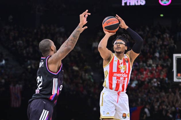 BASKET : Paris Basket vs Etoile Rouge Belgrade - Euroleague - 23 12 2025 JARED BUTLER ( 6 - Crvena Zvezda Meridianbet Belgrade ) and AMATH M BAYE ( 22 - Paris Basket ) during the Euroleague match between Paris Basketball and Crvena Zvezda Meridianbet Belgrade at Accor Arena on December 23, 2025 in Paris, France. ( Photo by Federico Pestellini PSNewz ) - ParisFrance  Copyright: xFedericoxPestellinix