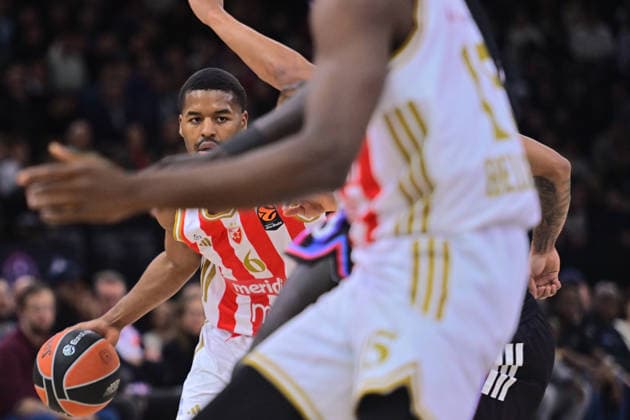 BASKET : Paris Basket vs Etoile Rouge Belgrade - Euroleague - 23 12 2025 JARED BUTLER ( 6 - Crvena Zvezda Meridianbet Belgrade ) during the Euroleague match between Paris Basketball and Crvena Zvezda Meridianbet Belgrade at Accor Arena on December 23, 2025 in Paris, France. ( Photo by Federico Pestellini PSNewz ) - ParisFrance  Copyright: xFedericoxPestellinix