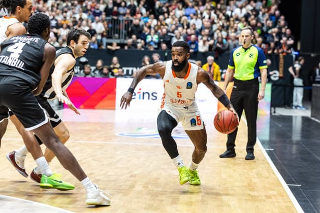 GER, BKT EuroCup, Season 2025 2026, Niners Chemnitz Besiktas GAIN Istanbul 23 12 2025, Messe, Chemnitz, GER, BKT EuroCup, Season 2025 2026, Niners Chemnitz Besiktas GAIN Istanbul Corey Davis Jr Niners Chemnitz, 5 Photo Alexander Trienitz Chemnitz Messe Sachsen Germany