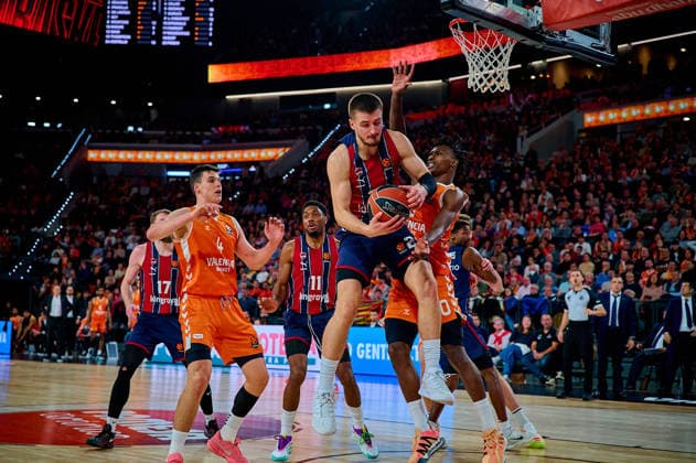 Valencia Basket Vs Kosner Baskonia Vitoria-Gasteiz in Valencia, Spain - 23 Dec 2025 Clement Frisch of Kosner Baskonia Vitoria-Gasteiz seen in action during the EuroLeague Basketball regular season gameday 18, between Valencia Basket (ESP) and Kosner Baskonia Vitoria-Gasteiz (ESP) at Roig Arena. Final scores: Valencia Basket 91-81 Kosner Baskonia Valencia Spain Copyright: xDavidxPastorxAndresx xSOPAxImagesx DPASTOR_20251223_44